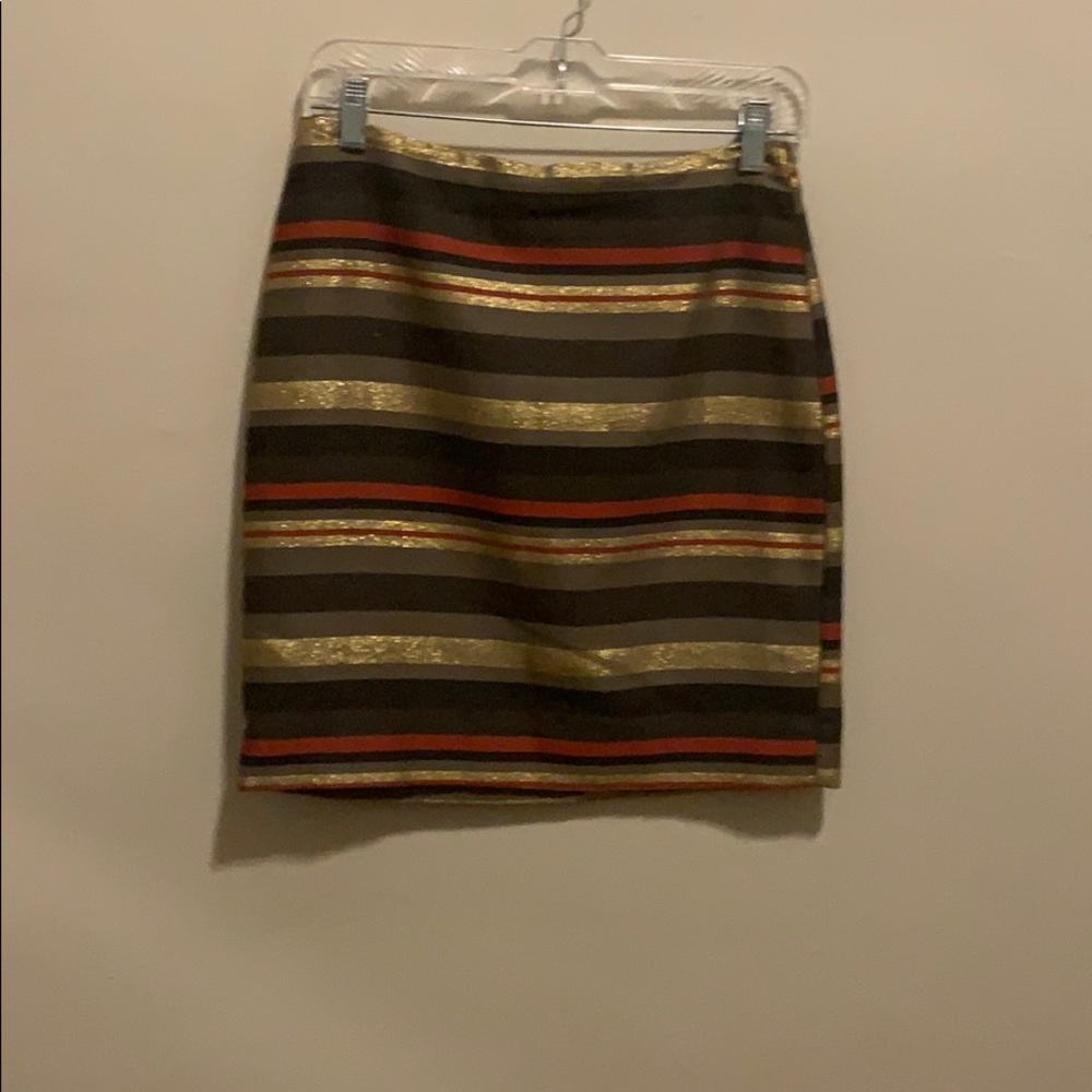 Striped pencil skirt. Gold